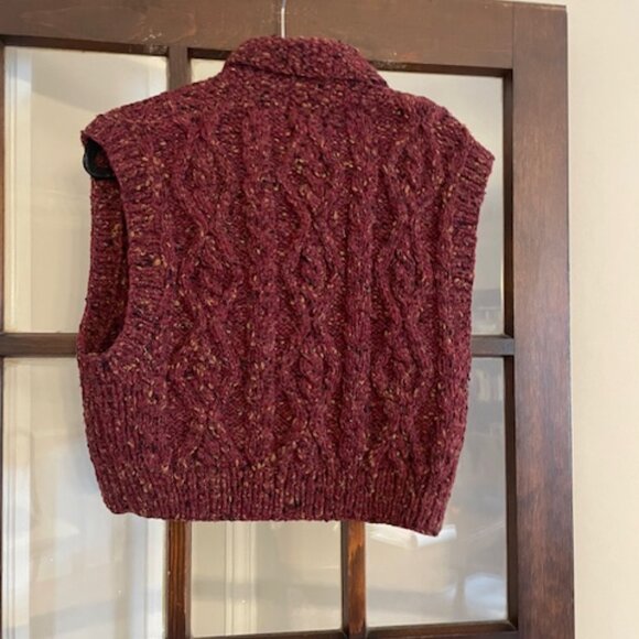 Vintage Banana Republic Hand Knit Cropped Cabled Sweater Vest in Wine, Sz Small - Picture 4 of 5